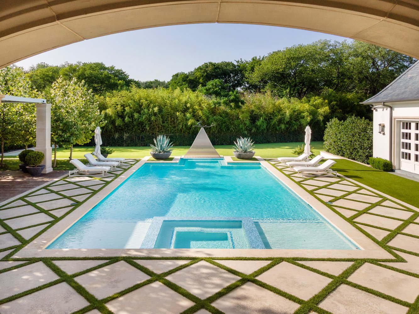Dallas Modern Pool Designer - Harold Leidner Landscape Architects