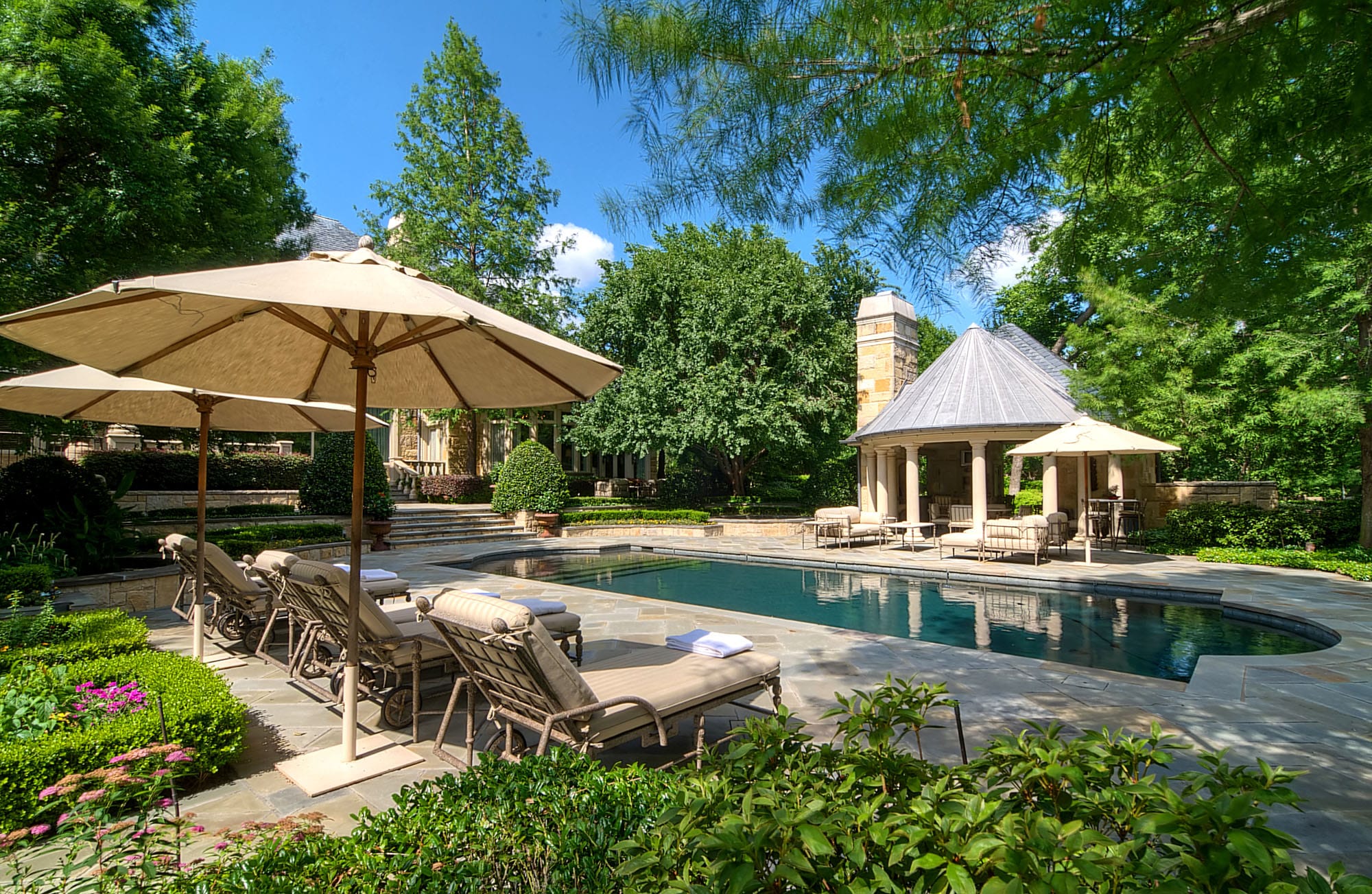 custom pools and landscaping in preston hollow