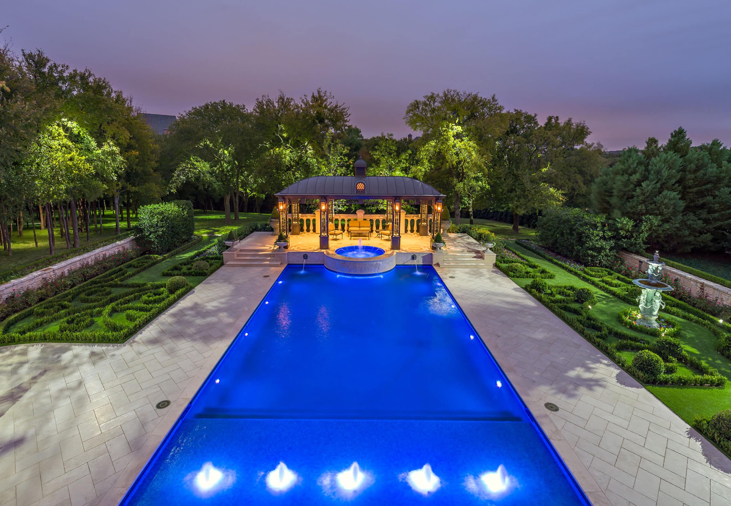 custom swimming pool landscaping