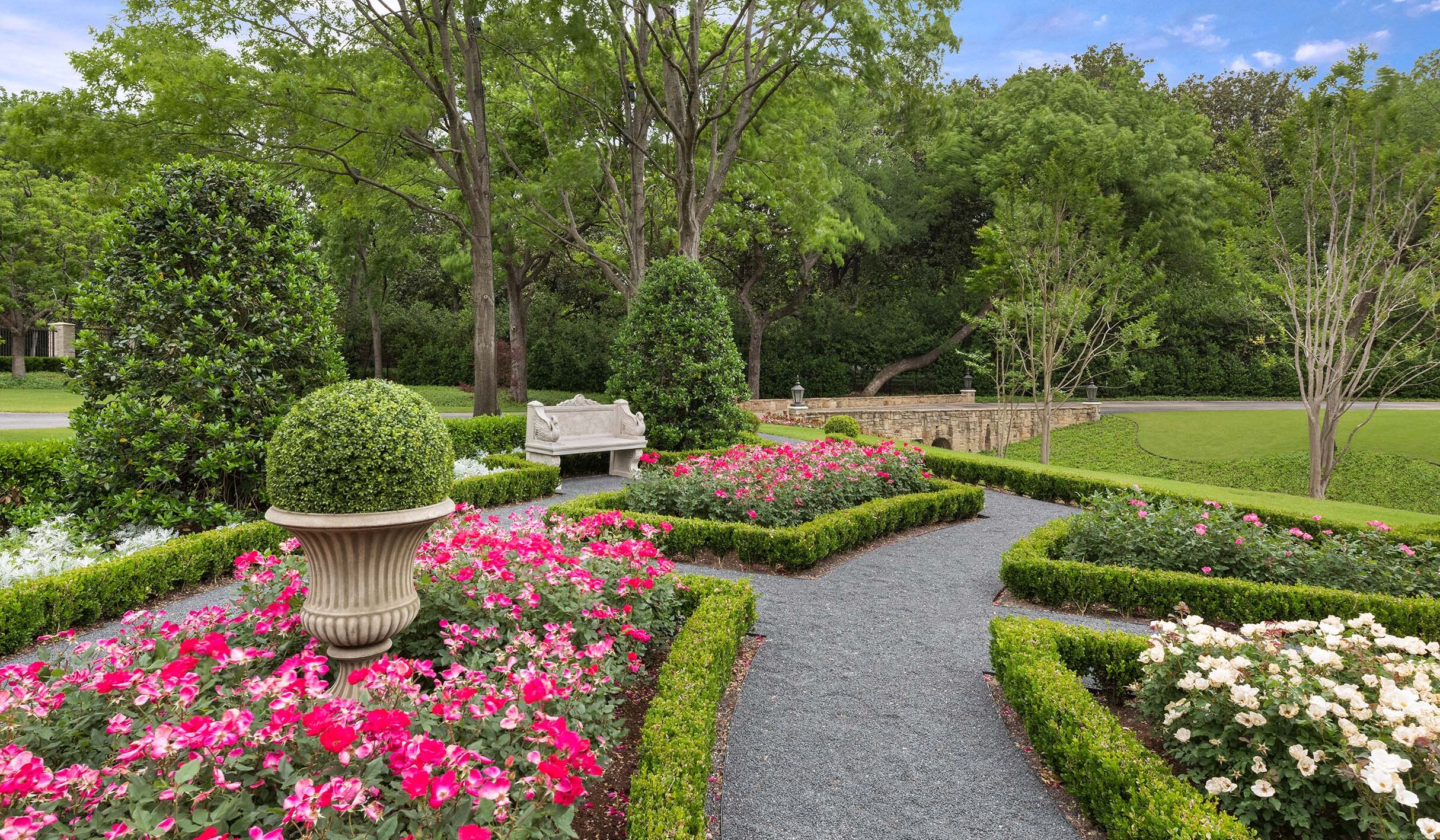 Luxury Pool Design, Installation & Maintenance in Fort Worth - Harold Leidner Landscape Architects