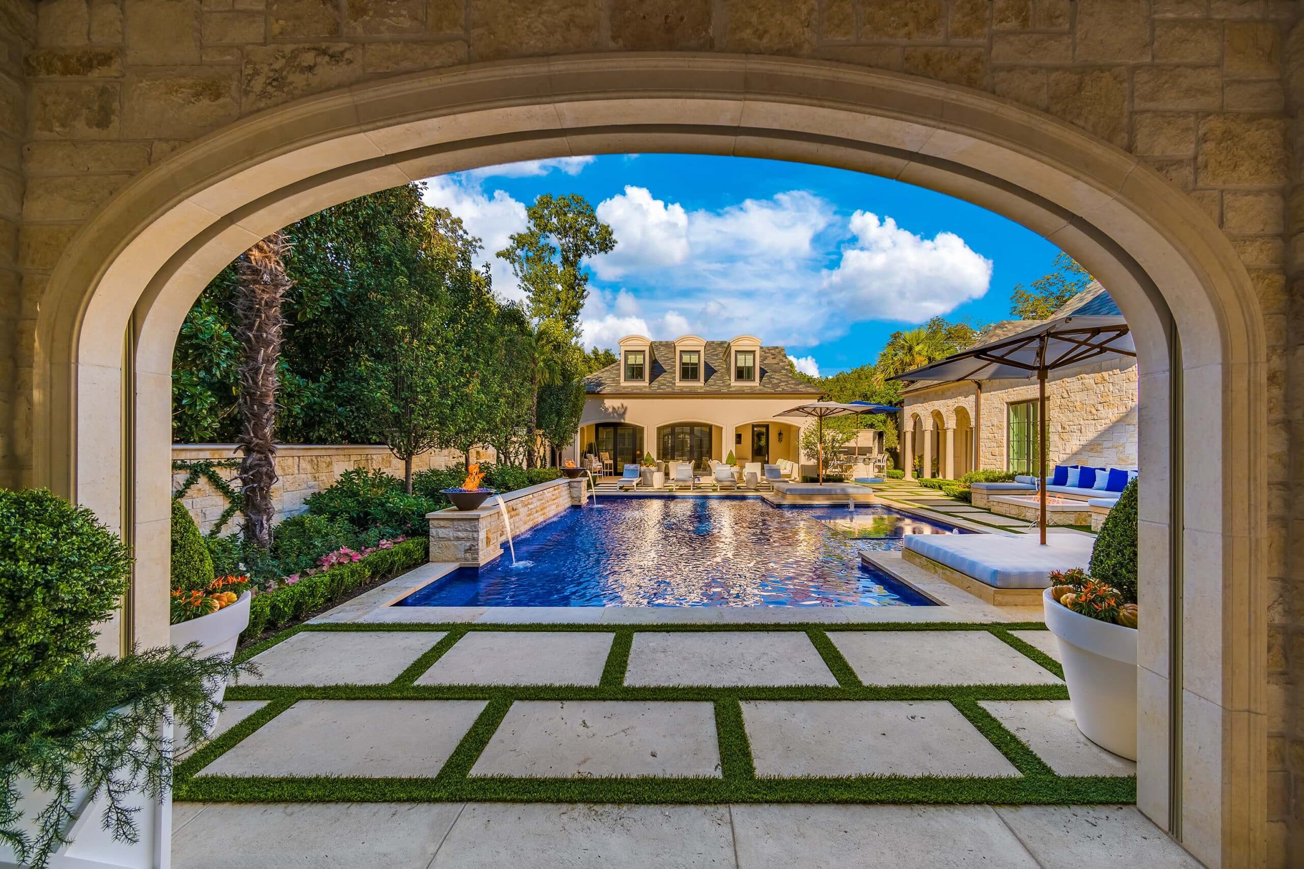 luxury pool design and landscaping