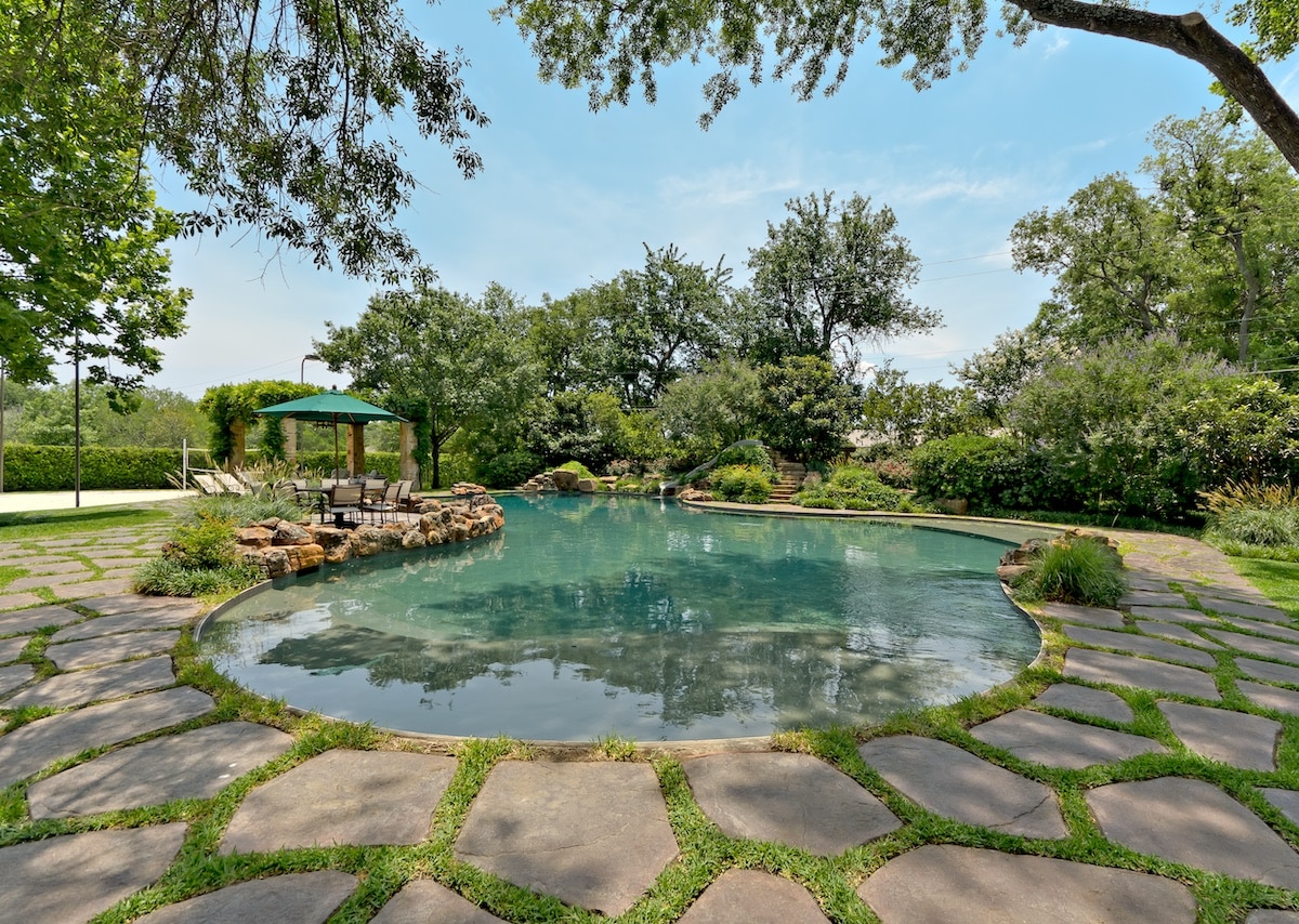 Outdoor Structure Designer in DFW - Harold Leidner Landscape Architects