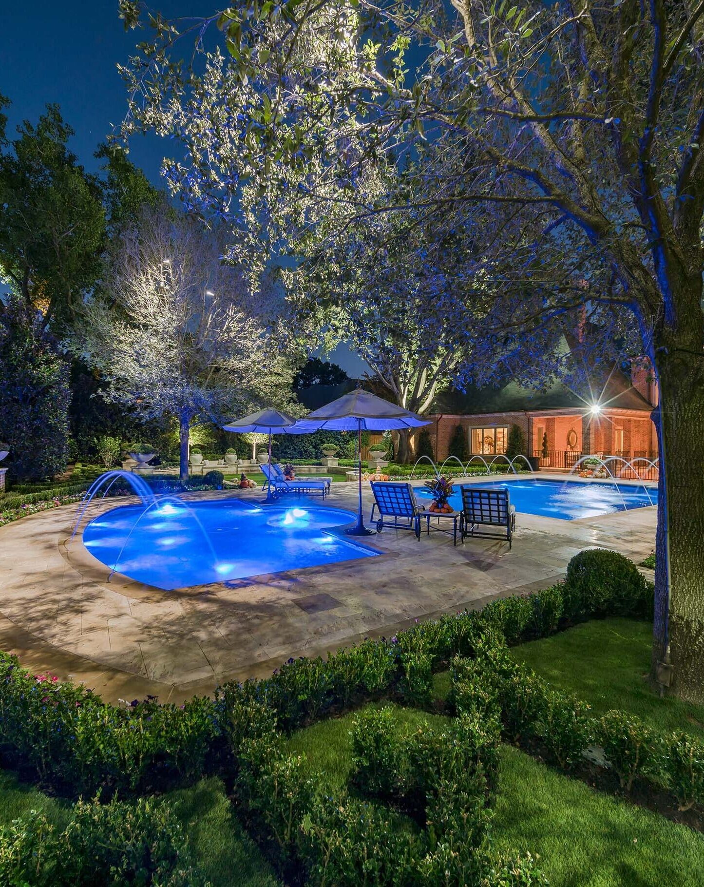 Landscape Lighting Dallas - Harold Leidner Landscape Architects