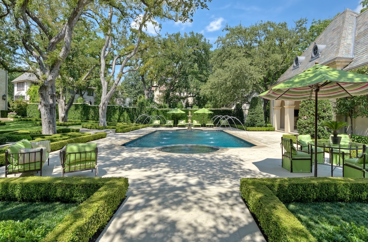 Highland park backyard swimming pool