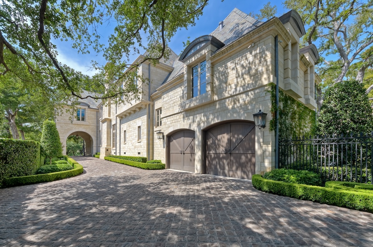 French estate cobblestone driveway