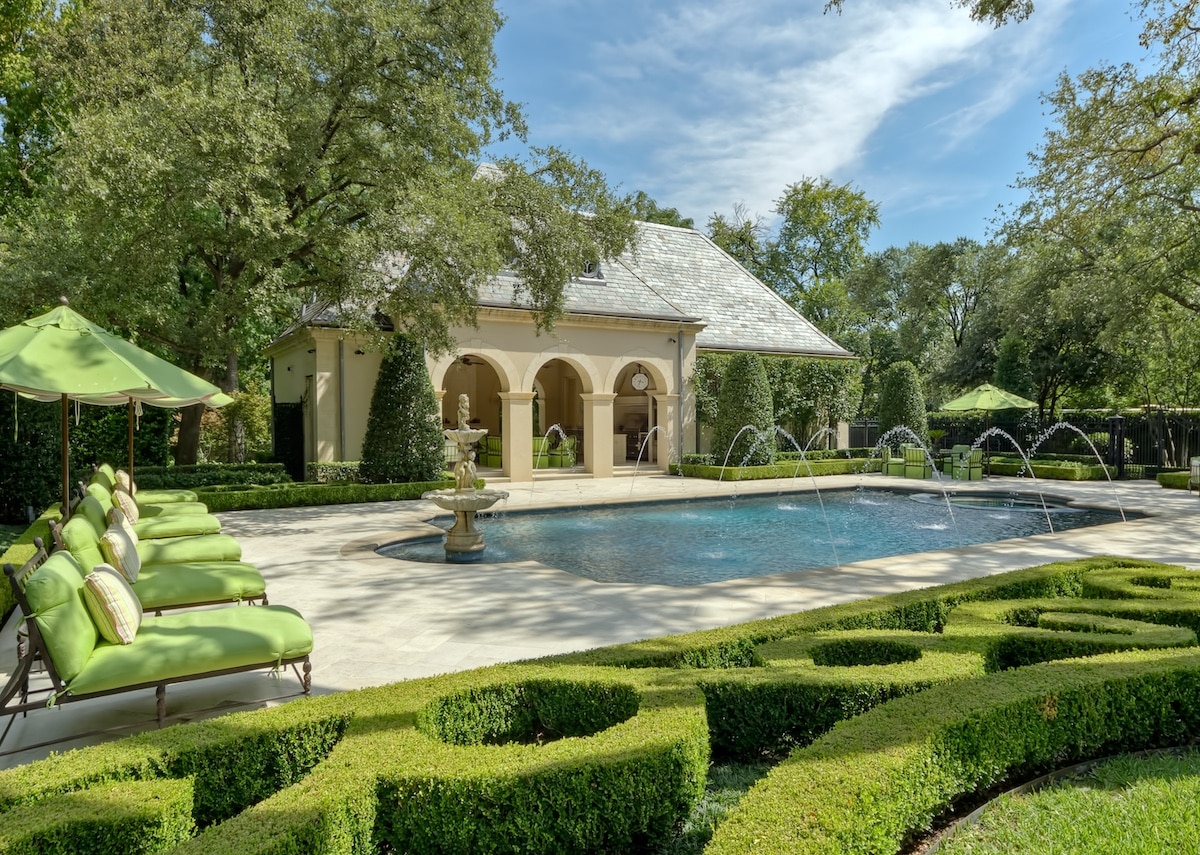 pool and landscape design in Highland Park