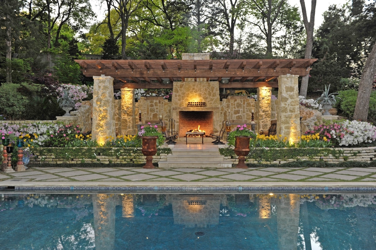 Dallas Custom Firepit Designer - Harold Leidner Landscape Architects