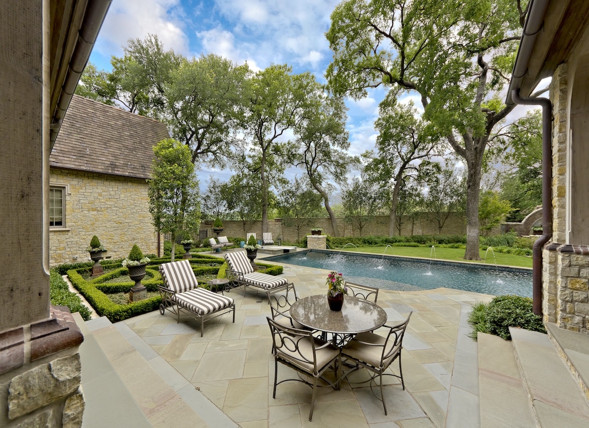 serene pool with classic landscape in dallas 