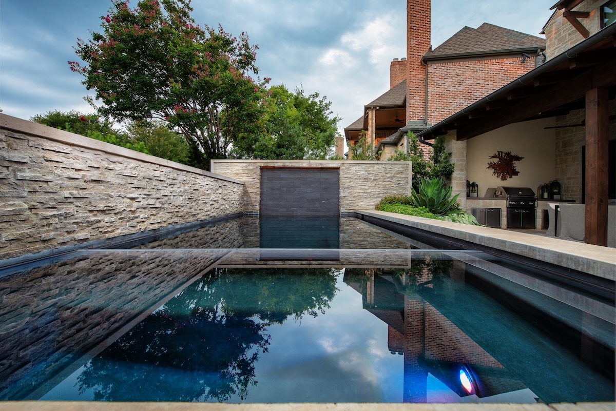 Custom pool in Glen Abbey neighborhood