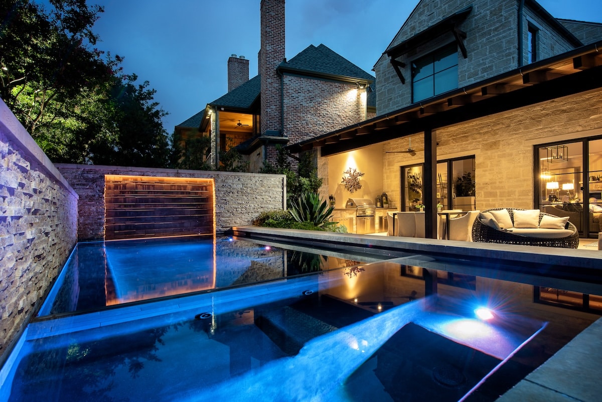 Dallas Pool LED Lighting Company - Harold Leidner Landscape Architects