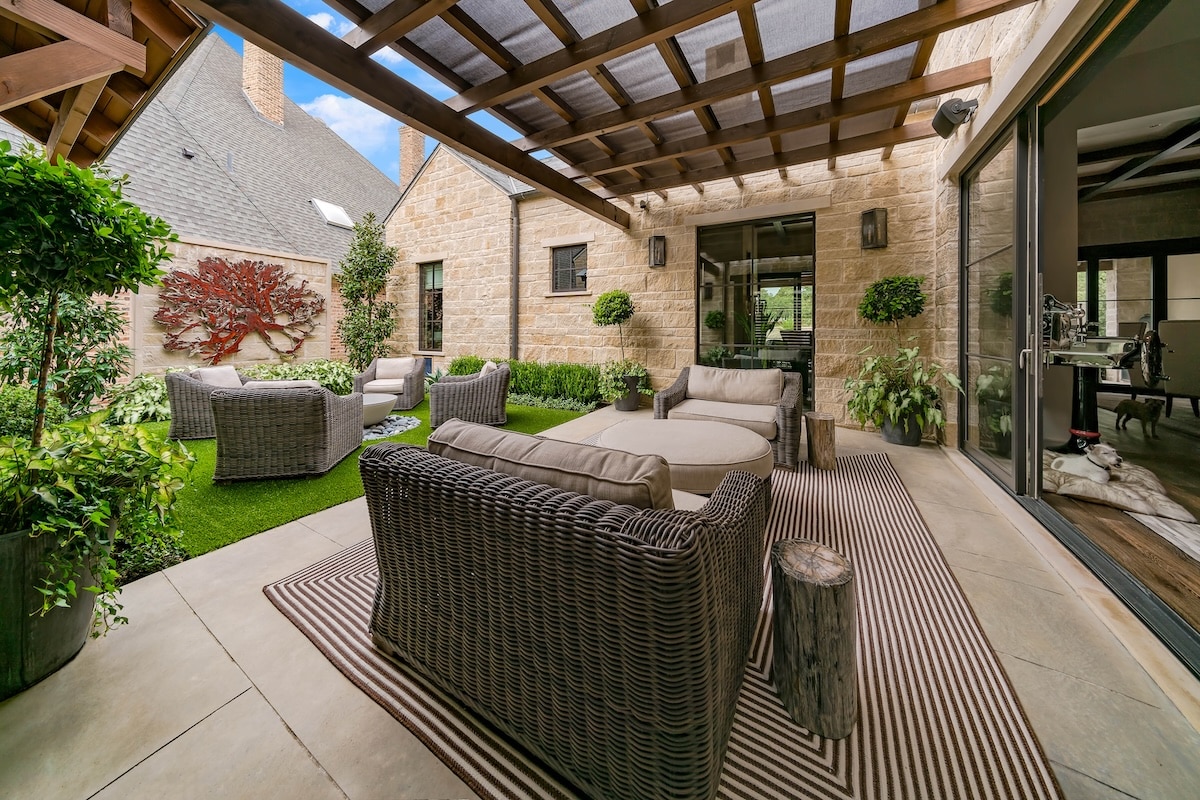 Outdoor covered patio