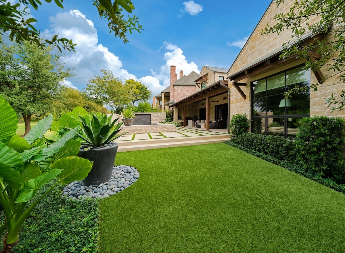 turf with modern landscape design in dallas