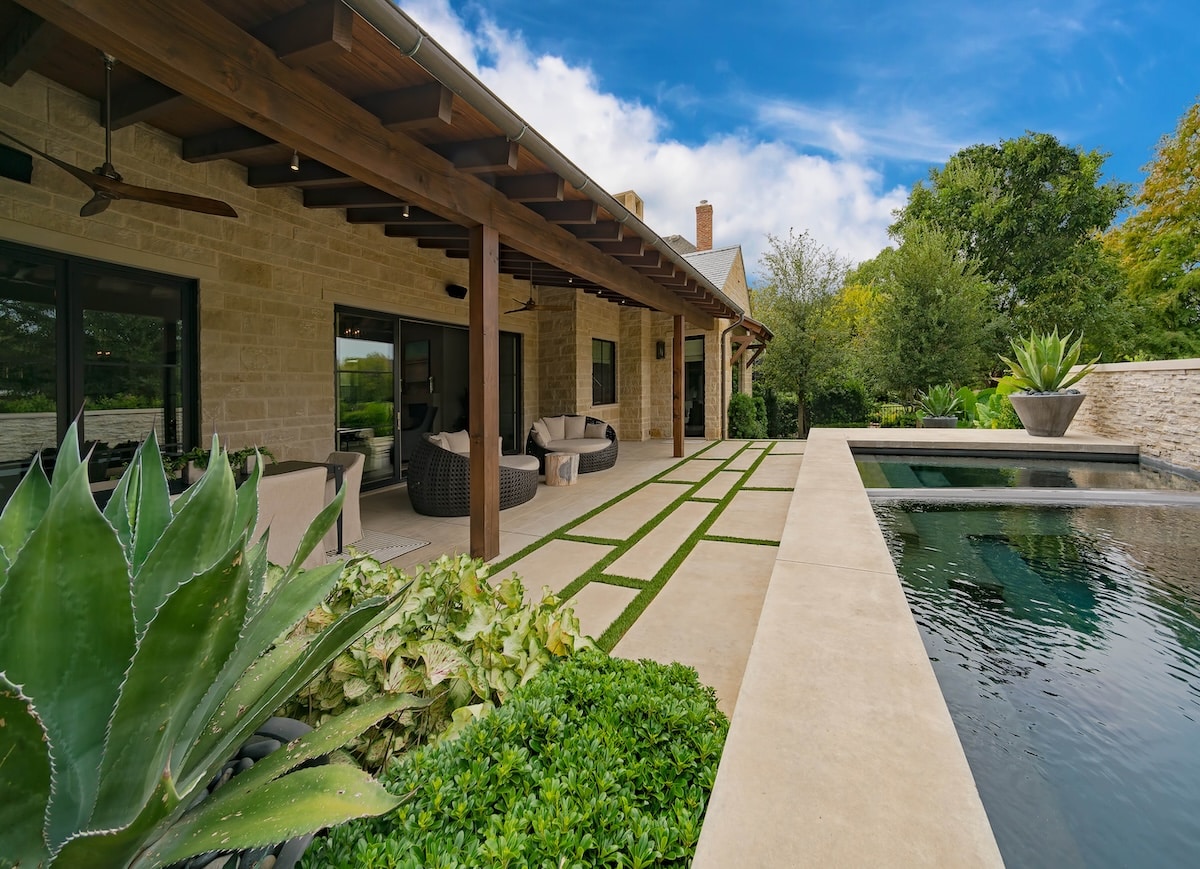 modern landscape architecture in Dallas