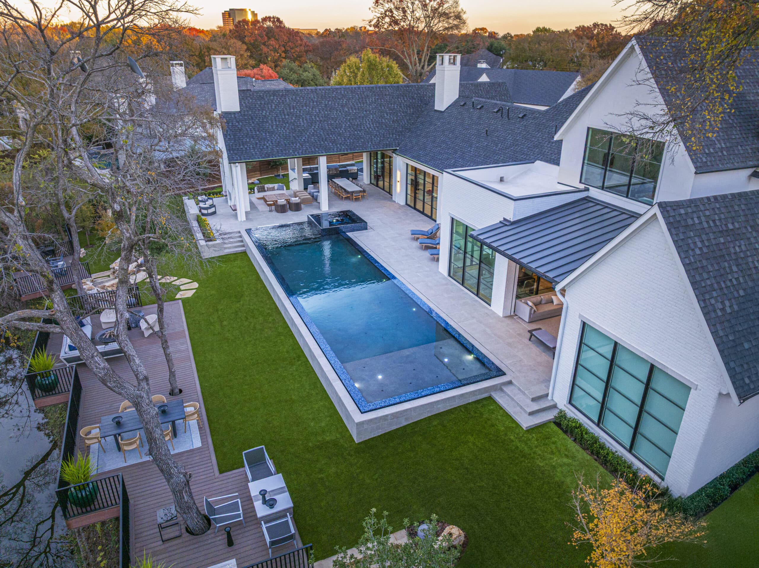 Modern Pool & Spa with Tanning Ledge