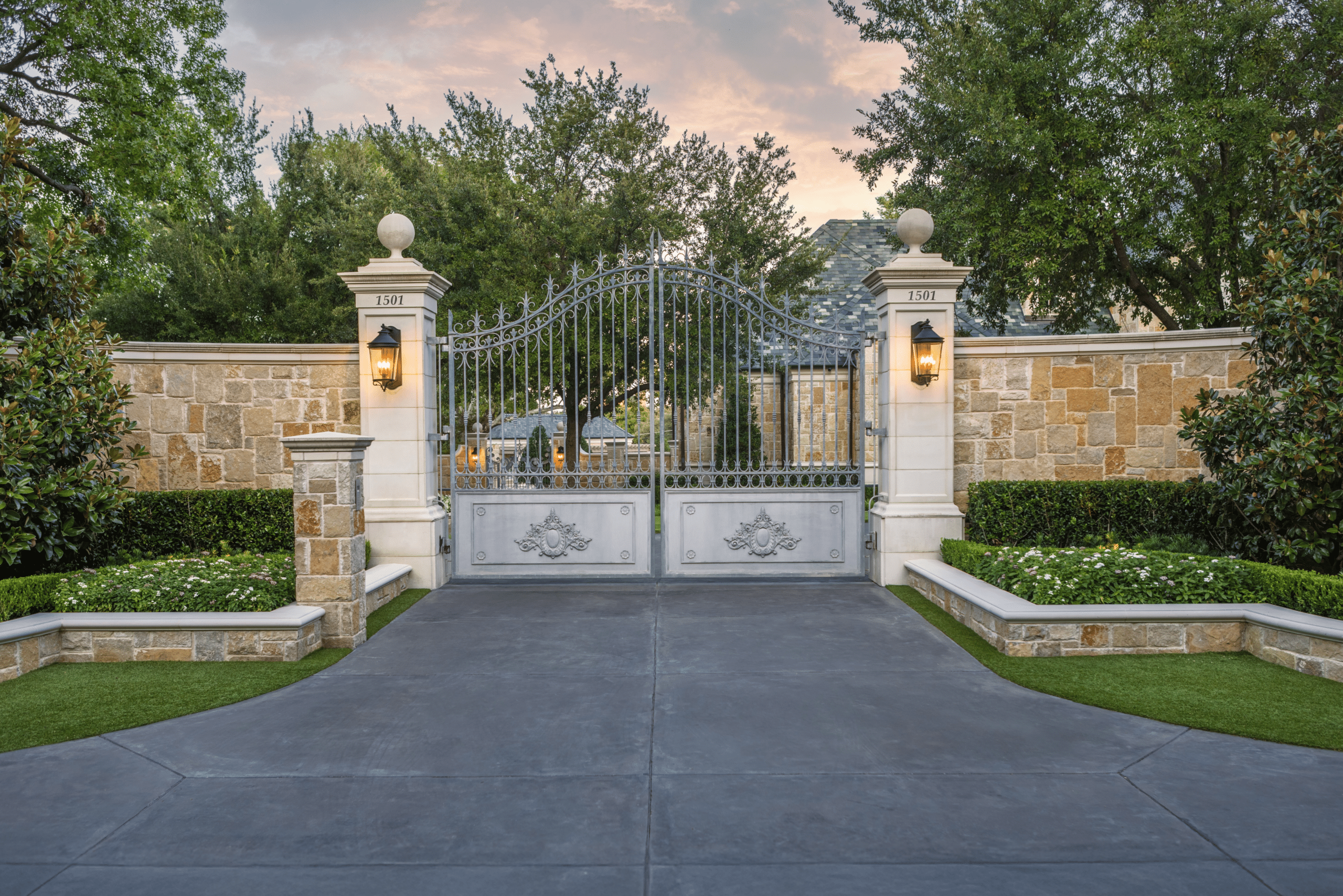 Perimeter walls designer Dallas - Harold Leidner Landscape Architects