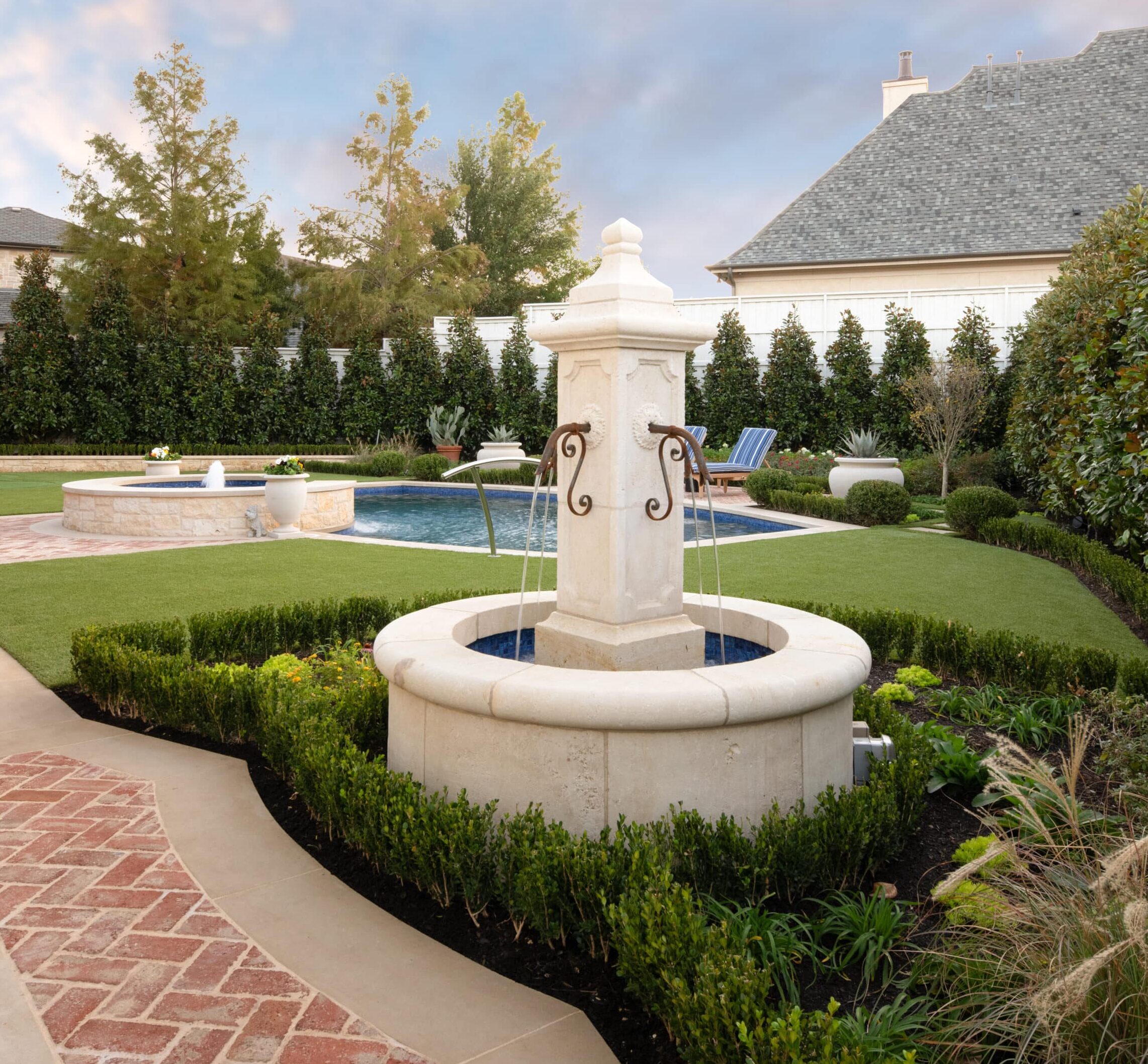 Water Features in Dallas, Texas: Captivating Aquatic Design